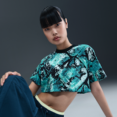 Nike Women's Artist Collection Women's Oversized Cropped Graphic T-Shirt