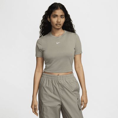 Nike Sportswear Essential Kurz-T-Shirt mit schmaler Passform für Damen