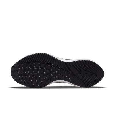 Tenis de correr en pavimento para hombre Nike Vomero 16