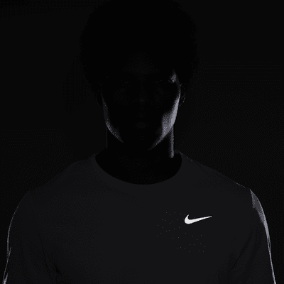 Kortærmet Nike Miler Dri-FIT UV-løbeoverdel til mænd