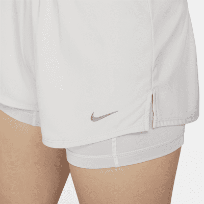 กางเกงขาสั้น 2-in-1 เอวปานกลาง 3 นิ้วผู้หญิง Nike Dri-FIT One