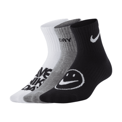 Nike Everyday Big Kids' Lightweight Ankle Socks (3 Pairs)