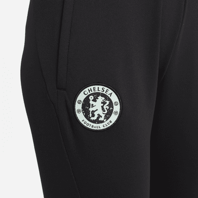 Dzianinowe spodnie piłkarskie dla dużych dzieci Nike Dri-FIT Chelsea F.C. Strike (wersja trzecia)
