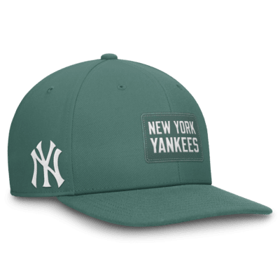 Gorra ajustable Nike Dri-FIT de la MLB para hombre New York Yankees Bicoastal Pro