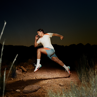 Nike Strike Dri-FIT Kısa Kollu Kadın Futbol Üstü