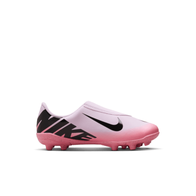 Tacos de fútbol de corte low para terrenos múltiples para niños de preescolar Nike Jr. Mercurial Vapor 15 Club