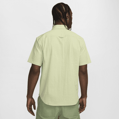 Camicia a bottoni in seersucker a manica corta Nike Life – Uomo