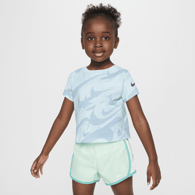 Playera con gráfico infantil Nike Prep in Your Step 