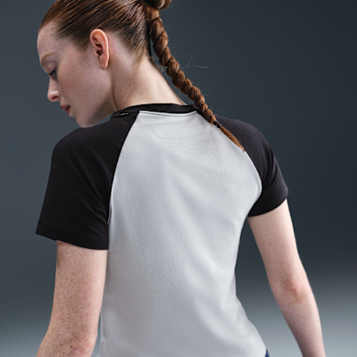 Nike Sportswear Chill Knit Women's Slim Graphic T-Shirt