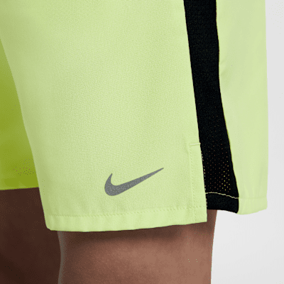 Shorts da training Nike Dri-FIT Challenger – Ragazzo