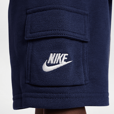 Nike Sportswear Conjunto de playera con bolsillo y shorts de French Terry para bebé