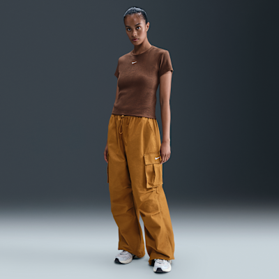 Playera de manga corta de tela de canalé ajustada para mujer Nike Sportswear