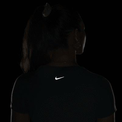 Nike One Fitted Women's Dri-FIT Short-Sleeve Cropped Top