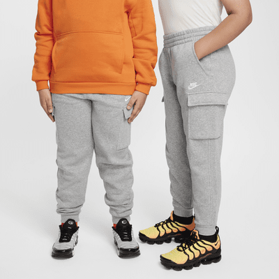 Pants cargo para niños talla grande (talla grande) Nike Sportswear Club Fleece