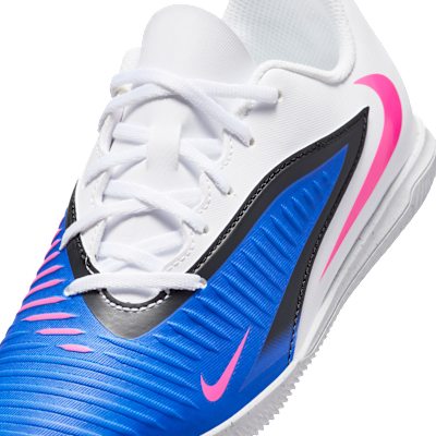 Nike Jr. Phantom 6 Low Club Fußballschuh für Hallen- und Hartplätze (ältere Kinder)