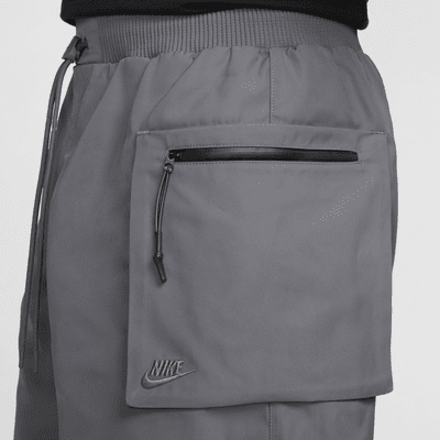 Shorts Utility de tejido Woven para hombre Nike Sportswear Tech Pack