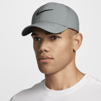 Gorra Swoosh estructurada Nike Dri-FIT Club