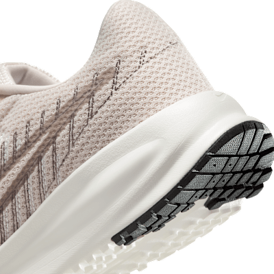 Löparsko för hårt underlag Nike Run Defy för kvinnor