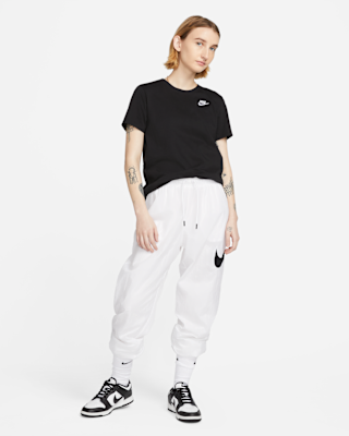 Nike Sportswear Club Essentials
