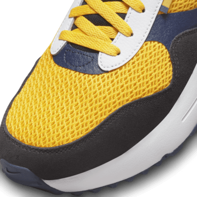 Tenis para hombre Nike College Air Max SYSTM (Michigan)