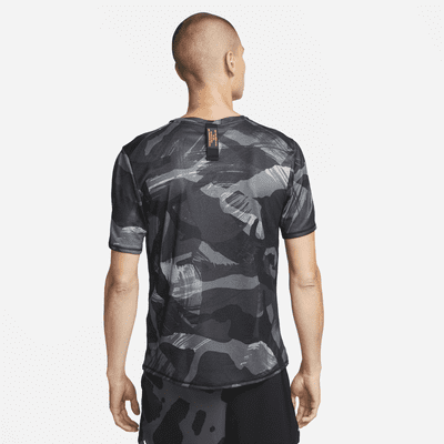 sitio cien Agua con gas Nike Dri-FIT Miler Camiseta de running de manga corta con camuflaje -  Hombre. Nike ES