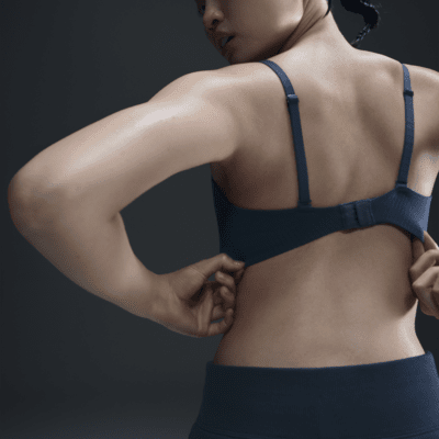 Bra deportivo convertible y acolchado de baja sujeción para mujer Nike Alate Minimalist