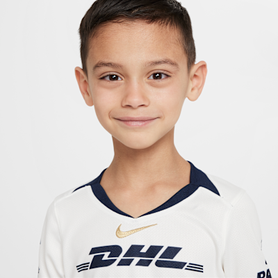 Kit de 3 piezas de fútbol Nike Replica para niños talla pequeña Pumas UNAM 2025/26 Stadium Home