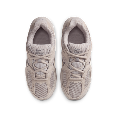 Nike V5 Runner Suede Older Kids' Shoes