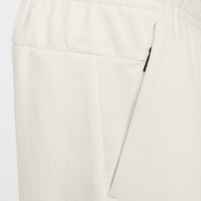 Shorts Dri-FIT de 18 cm sin forro con protección UV versátiles para hombre Nike Primary