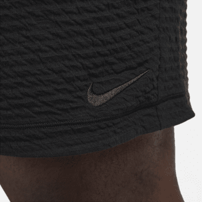 Shorts sin forro Dri-FIT de 18 cm para hombre Nike Yoga