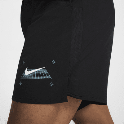 Nike Challenger fôret shorts til herre (18 cm)