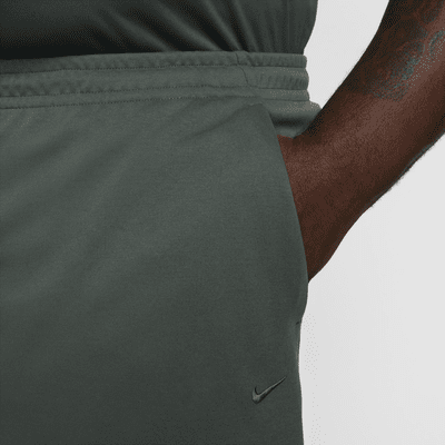 Shorts Dri-FIT de 18 cm sin forro con protección UV versátiles para hombre Nike Primary