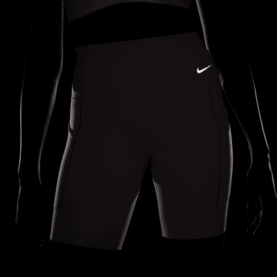 Shorts de ciclismo con bolsillos de 20 cm de tiro alto y media sujeción para mujer Nike Universa