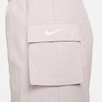 Nike Sportswear Essential Web-Shorts mit hohem Bund für Damen