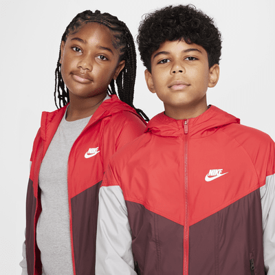 Chamarra Repel con gorro para niños talla grande (talla amplia) Nike Sportswear Windrunner