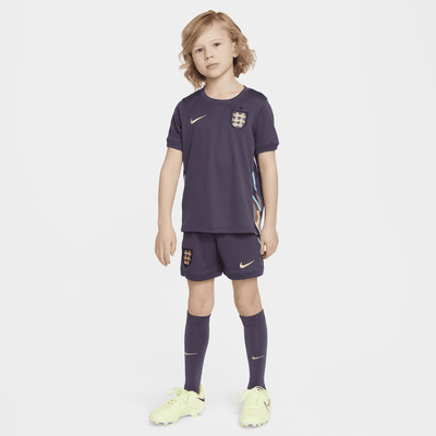 England 2024/25 Stadium Away dreiteiliges Nike Replika Fußballtrikot-Set (jüngere Kinder)