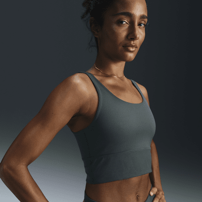 Nike Zenvy Rib Longline-sports-bh med indlæg og med let støtte til kvinder