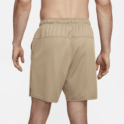 Shorts versátiles sin forro Dri-FIT de 18 cm para hombre Nike Totality