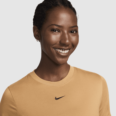 Nike Sportswear Essential Women's Slim Cropped T-Shirt