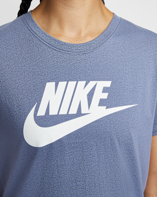 Nike Sportswear Essentials