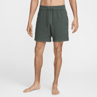 Shorts sin forro Dri-FIT de 18 cm para hombre Nike Yoga