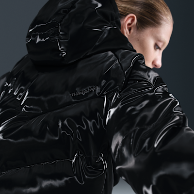 Chamarra acolchada Therma-FIT brillante para mujer Nike Sportswear