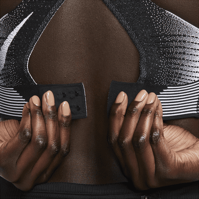 Brassière de sport non rembourrée à maintien supérieur Nike Swoosh Flyknit pour femme