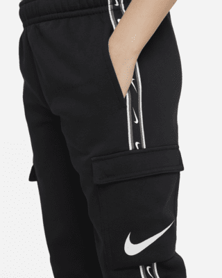 Nike Sportswear Repeat Older Kids' (Boys') Fleece Cargo Trousers. Nike IL