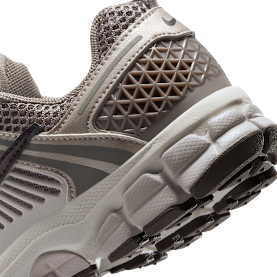 Nike Vomero 5 Older Kids' Shoes with Reflective Design Accents