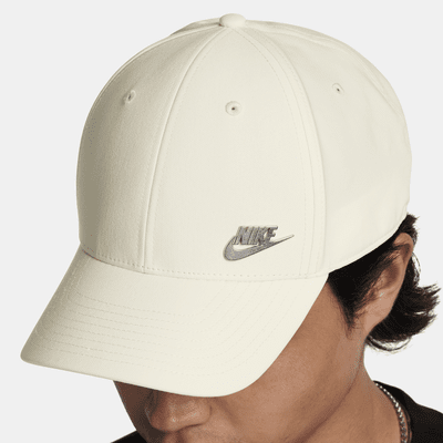 Nike Dri-FIT Club Structured Metal Logo Cap