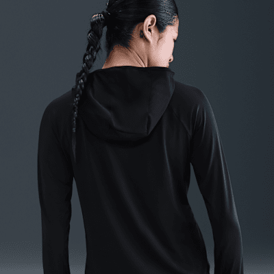 Camada intermédia com capuz e proteção UV Nike Trail para mulher