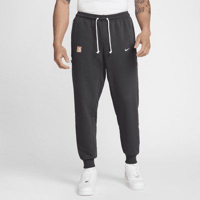 Calças de futebol com corte afunilado Nike Dri-FIT do terceiro equipamento Standard Issue Liverpool FC para homem