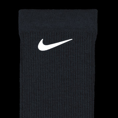 Nike Dri-FIT Trail 跑步中筒襪