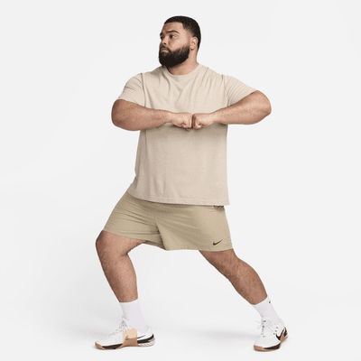 Shorts versátiles Dri-FIT de 13 cm sin forro para hombre Nike Form